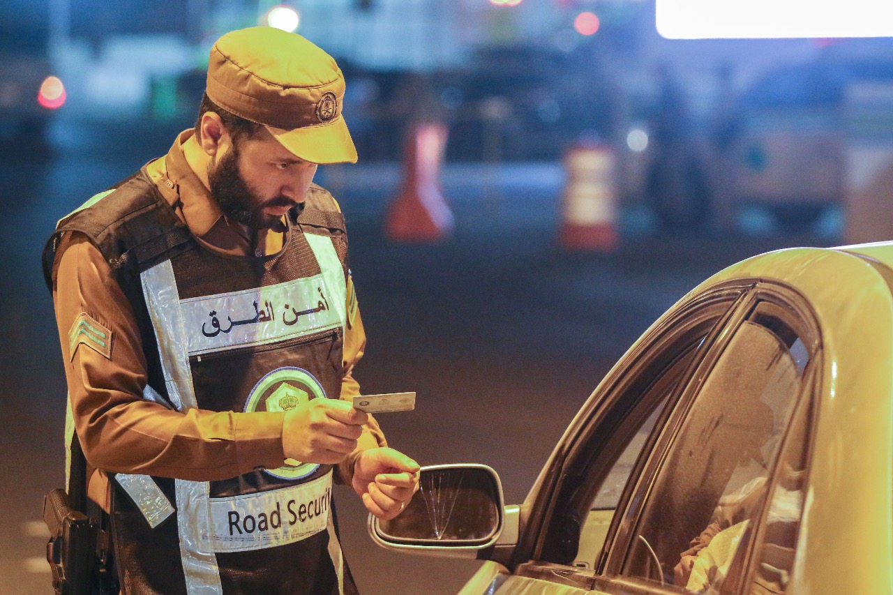 عقوبة عدم حمل رخصة قيادة بالسعودية