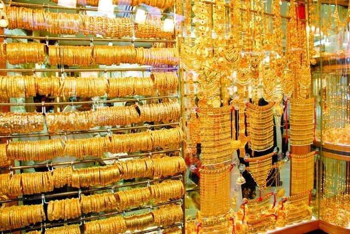 تراجع تاريخي في سعر الذهب اليوم